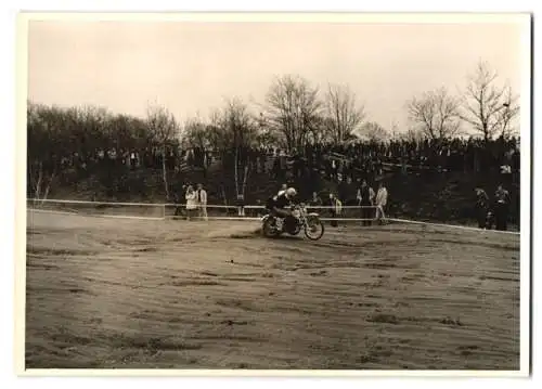 Fotografie Motorrad - Rennen, Motocross, Geländerennen, Rennmotorrad mit Seitenwagen Startnummer 200