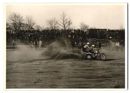 Fotografie Motorrad - Rennen, Motocross, Geländerennen, Rennmotorrad mit Seitenwagen Startnummer 206