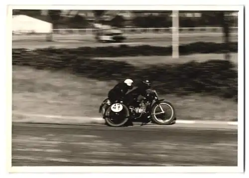 Fotografie Motorsport, Speedway-Motorradrennen, Motorrad, Rennmotorrad mit Seitenwagen Startnummer 47