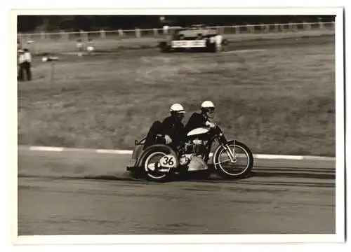 Fotografie Motorsport, Speedway-Motorradrennen, Motorrad, Rennmotorrad mit Seitenwagen Startnummer 36