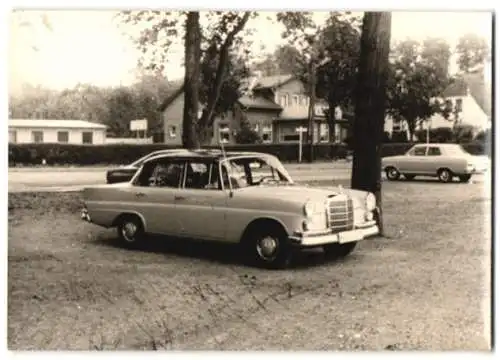 Fotografie Auto Mercedes Benz, Limousine mit Kennzeichen Hamburg