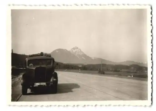 Fotografie Lastwagen der Wehrmacht, LKW mit WH Kennung auf der Autobahn zwischen München & Salzburg 1941