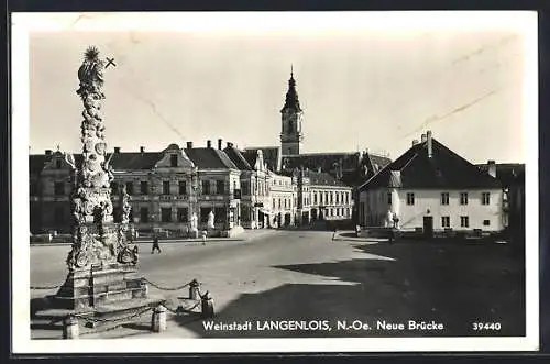 AK Langenlois /N.-Oe., Neue Brücke mit Denkmal