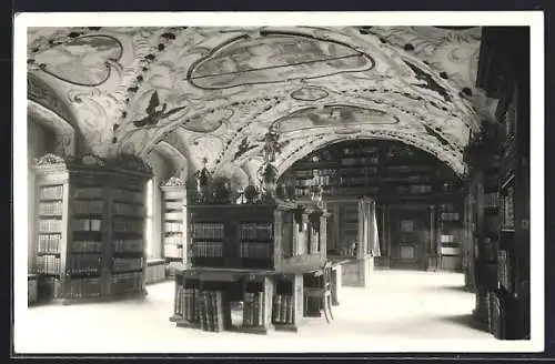 AK Lilienfeld, Stiftsbibliothek, Innenansicht