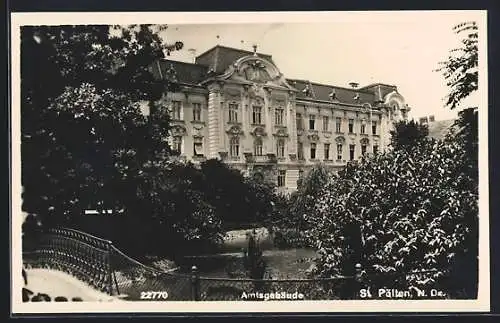 AK St. Pölten, Amtsgebäude mit Park