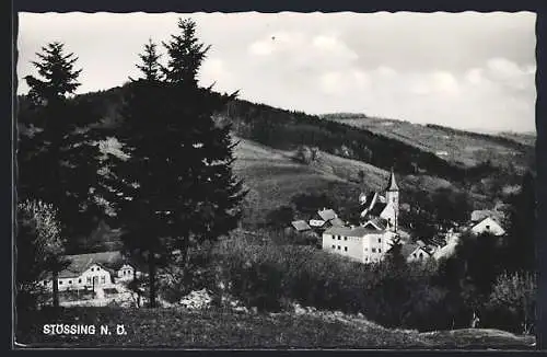 AK Stössing, Ortsansicht mit Bergpanorama