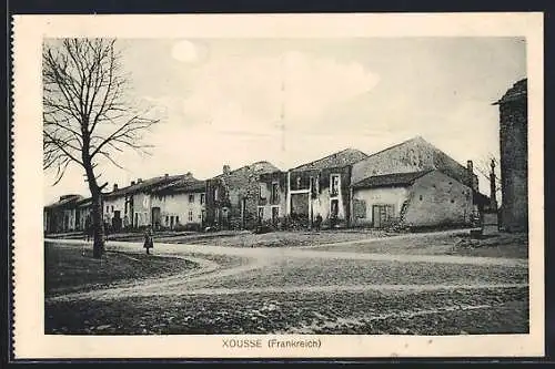 AK Xousse, Strassenpartie mit Hausruine