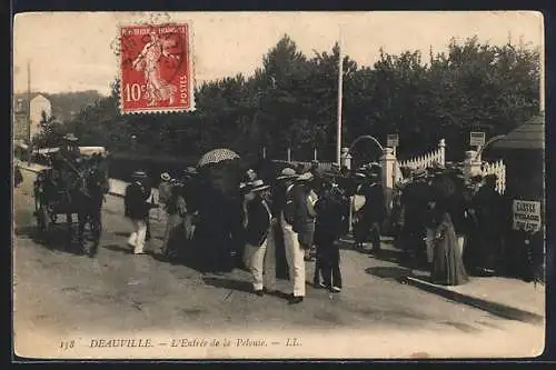 AK Trouville, L`Entrée de la Pelouse