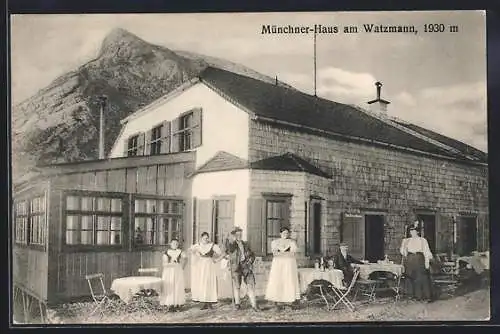 AK Münchnerhaus am Watzmann, Motiv mit Gästen und Angestellten