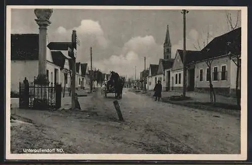 AK Unterpullendorf, Partie an der Abzweigung mit Säule, Pferdefuhrwerk und Passant