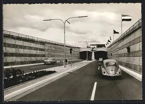 AK Rendsburg, VW Käfer bei dem Strassentunnel unter dem Nord-Ostsee-Kanal