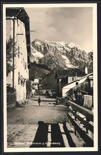 AK Dienten, Dorfstrasse mit Blick auf Hochkönig