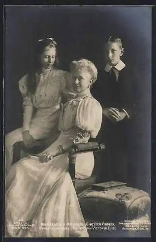 AK Kaiserin Auguste Victoria von Preussen mit ihren jüngsten Kindern, Prinz Joachim u.Prinzessin Viktoria Luise