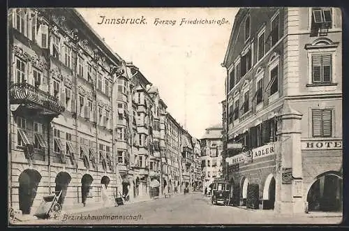 AK Innsbruck, Herzog Friedrichstrasse mit Hotel Adler und K. K. Bezirkshauptmannschaft