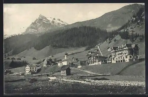 AK Gargellen, Hotel Madrisa mit Ortsansicht