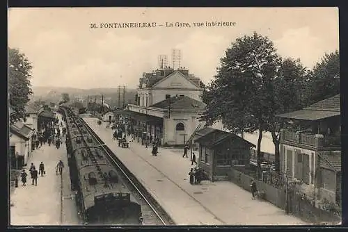 AK Fontainebleau, La Gare, vue intérieure