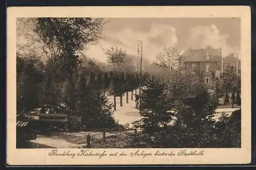 AK Rendsburg, Kielerstrasse mit den Anlagen hinter der Stadthalle