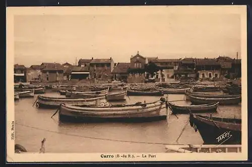 AK Carro, Le port avec bateaux amarrés devant les maisons du village