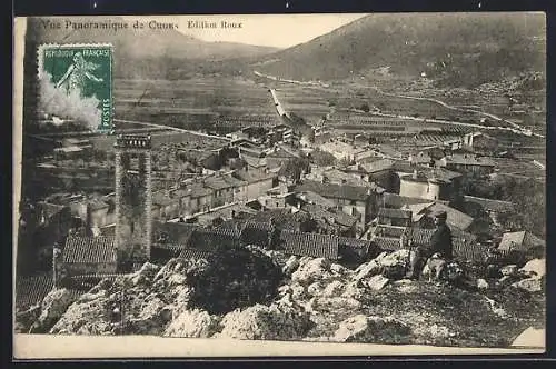 AK Cucuron, Vue panoramique du village et des environs