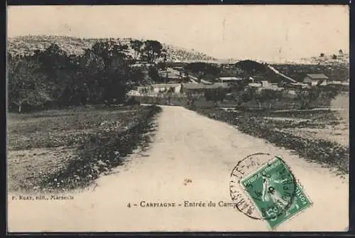 AK Carpiagne, Entrée du camp militaire avec paysage rural