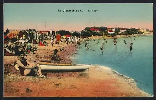 AK La Ciotat, La Plage animée avec baigneurs et vacanciers en été