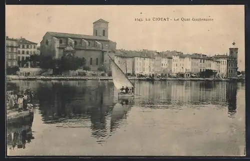 AK La Ciotat, Le Quai Ganteaume avec voilier sur l`eau