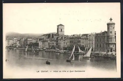 AK La Ciotat, Hôtel de Ville et Quai Ganteaume