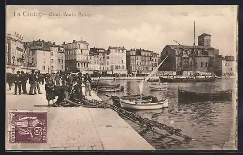 AK La Ciotat, Quai Louis Benet avec bateaux et passants