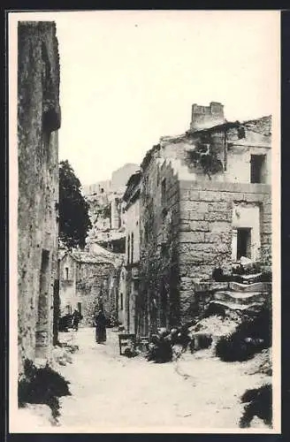 AK Les Baux, La Rue des Fours et le Château