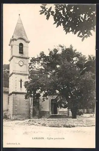 AK Lamanon, Église paroissiale et son clocher sous les arbres