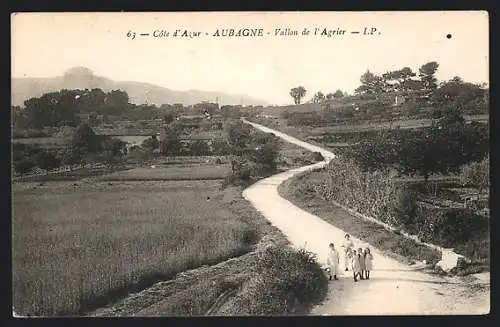 AK Aubagne, Vallon de l`Agrier avec chemin sinueux et enfants en promenade