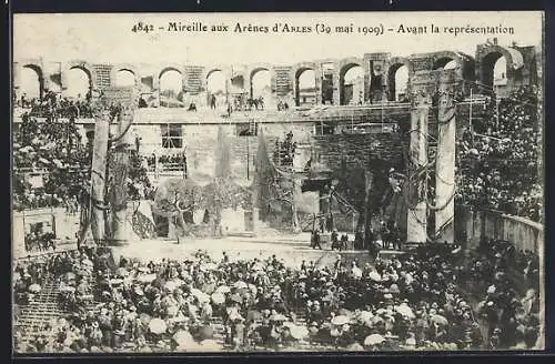 AK Arles, Mireille aux Arènes, avant la représentation