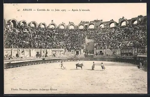 AK Arles, Corrida du 12 Juin 1905, Après l`estocade