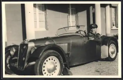 Foto-AK Auto Georges Irat, Soldat am Steuer, 1946