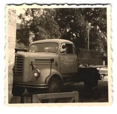 Fotografie Lastwagen Büssing, LKW-Pritsche Fa. Wilhelm Rumohr, Hamburg-Rissen