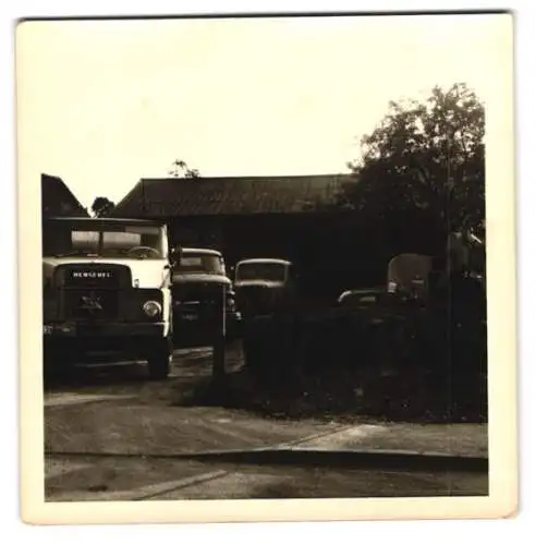 Fotografie Lastwagen Henschel, Mercedes Benz Unimog, LKW-Fuhrpark und Atlas - Bagger