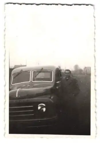 Fotografie Lastwagen Hanomag, LKW-Pritsche eines Schrotthändlers in Stellingen