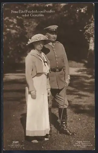 AK Prinz Eitel Friedrich von Preussen in Uniform mit Schirmmütze nebst Gemahlin