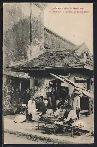 AK Annam, Hué, Marchands et Barbiers à l`entrée de la Citadelle