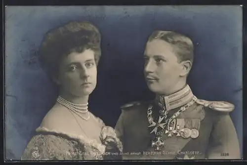 AK Prinz Eitel Friedrich von Preussen in Uniform mit seiner Gemahlin