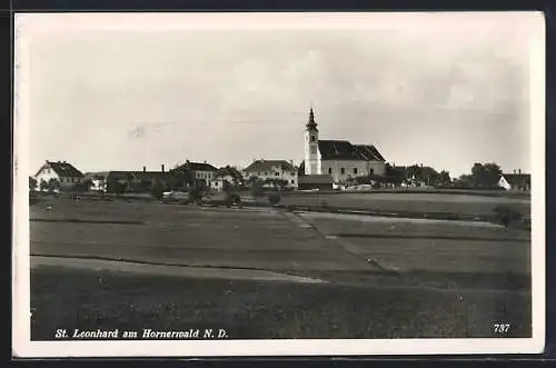 AK St. Leonhard am Hornerwald, Teilansicht mit Kirche