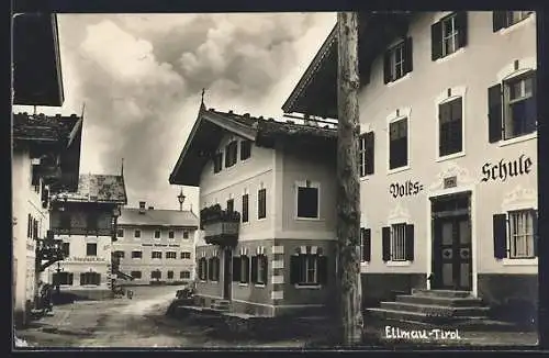 AK Ellmau, Ortspartie mit Volksschule, Post- und Telegraphenamt, Gasthaus Balthasar Hochtitzer