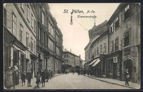 AK St. Pölten, Kremserstrasse mit Geschäften und Fussgängern