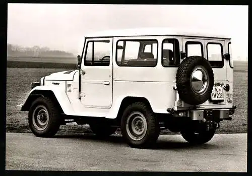 Fotografie Auto Toyota Landcruiser, Geländewagen Werkfoto