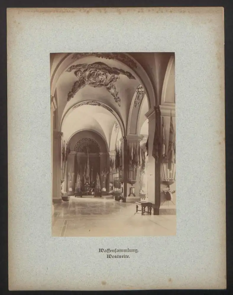 Fotomappe mit 32 Fotografien, Das Zeughaus zu Berlin, Lichthof, Aussenansicht, Geschützsammlung, Feldherrnhalle 11