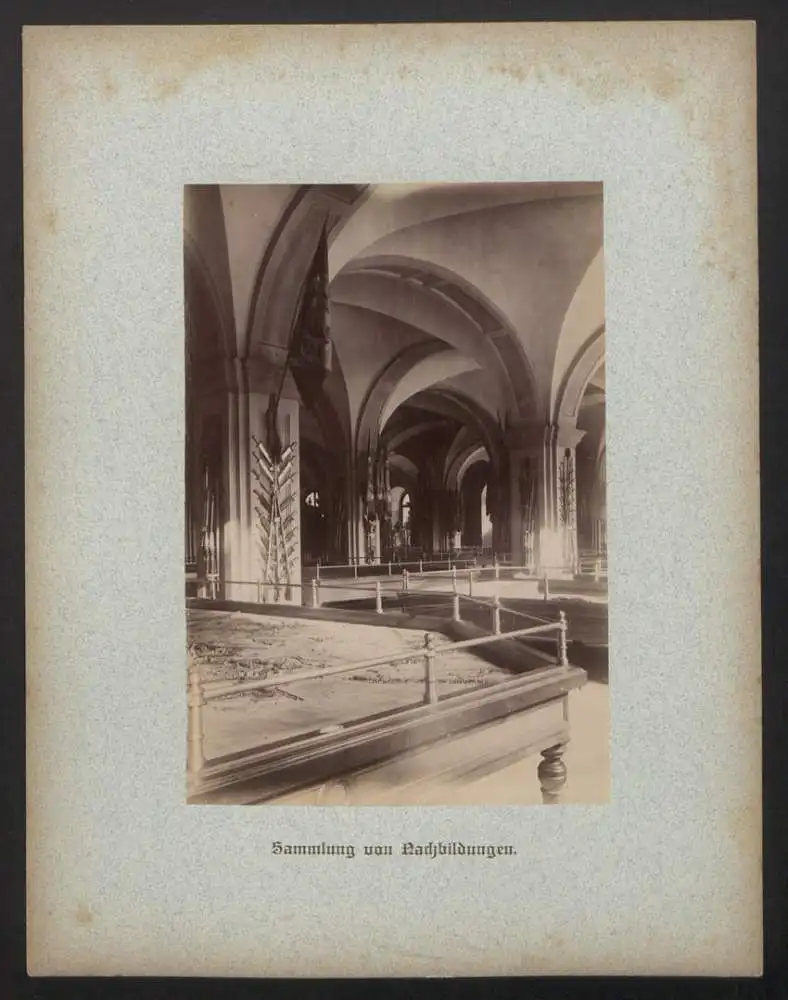 Fotomappe mit 32 Fotografien, Das Zeughaus zu Berlin, Lichthof, Aussenansicht, Geschützsammlung, Feldherrnhalle 12