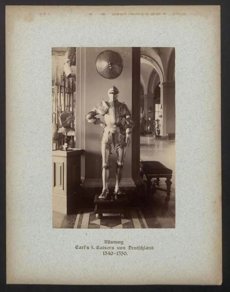 Fotomappe mit 32 Fotografien, Das Zeughaus zu Berlin, Lichthof, Aussenansicht, Geschützsammlung, Feldherrnhalle 14