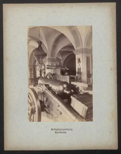 Fotomappe mit 32 Fotografien, Das Zeughaus zu Berlin, Lichthof, Aussenansicht, Geschützsammlung, Feldherrnhalle