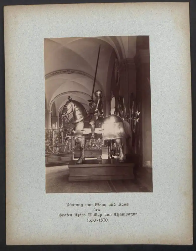 Fotomappe mit 32 Fotografien, Das Zeughaus zu Berlin, Lichthof, Aussenansicht, Geschützsammlung, Feldherrnhalle 2