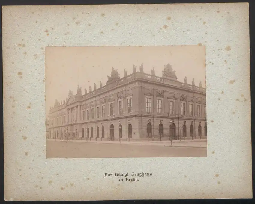 Fotomappe mit 32 Fotografien, Das Zeughaus zu Berlin, Lichthof, Aussenansicht, Geschützsammlung, Feldherrnhalle 3